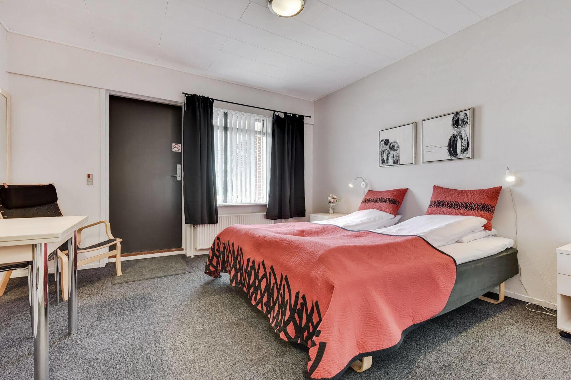 Hotel Варде Екстериор снимка