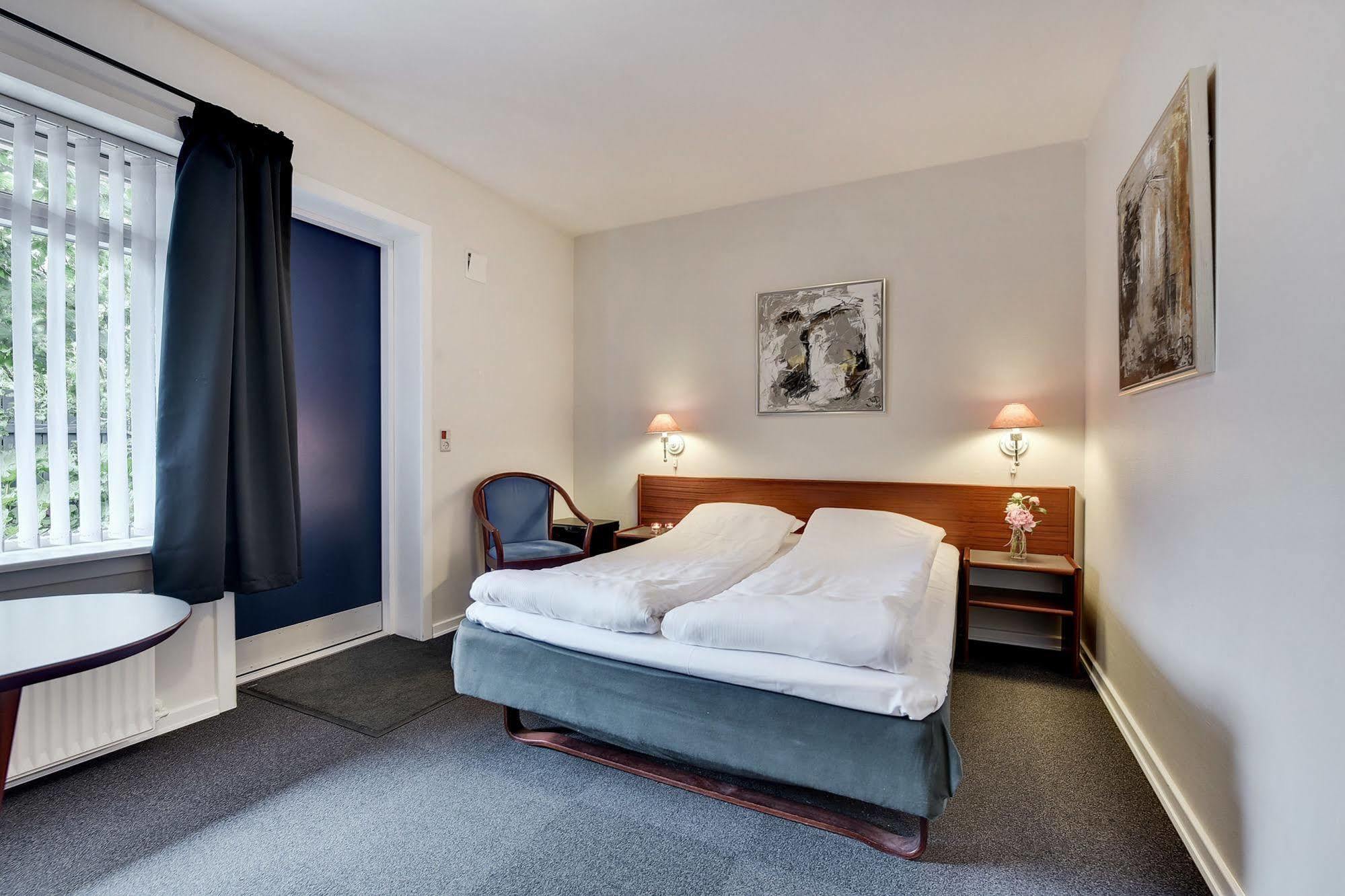 Hotel Варде Екстериор снимка